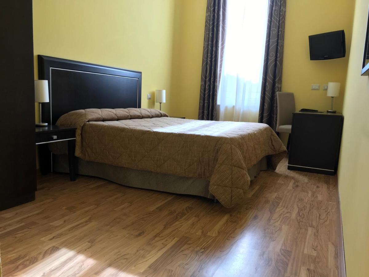 亲恩西亚别墅酒店 Villanova Mondovì 外观 照片
